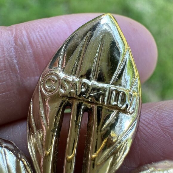 Vintage Sarah Coventry Maple Leaf Brooch Pin Gold Tone Metal Size 2" Length - Picture 6 of 7